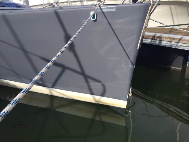 Brion hors de l'eau = bateau léger